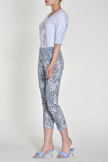 Robell – Bella 09 - 7/8 Length Cropped Trouser in a Bold Blue Animal Print