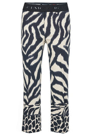 Robell – Joella 09-Cropped Bootleg Trouser in Bold Black/Taupe Print (53466-5662)