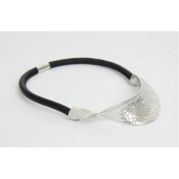 STRATA - Stella Black Leather Necklace with Pewter Hammered Twist